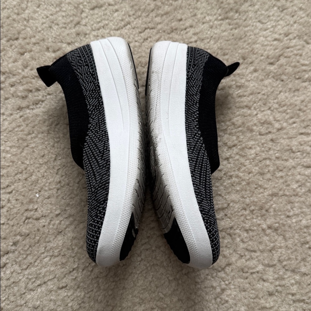 Fitflop Slip-On Knit Sneakers in Black - Size 5 - Picture 3 of 8